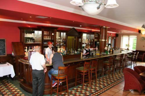 Riverside Park Hotel Macroom Ngoại thất bức ảnh