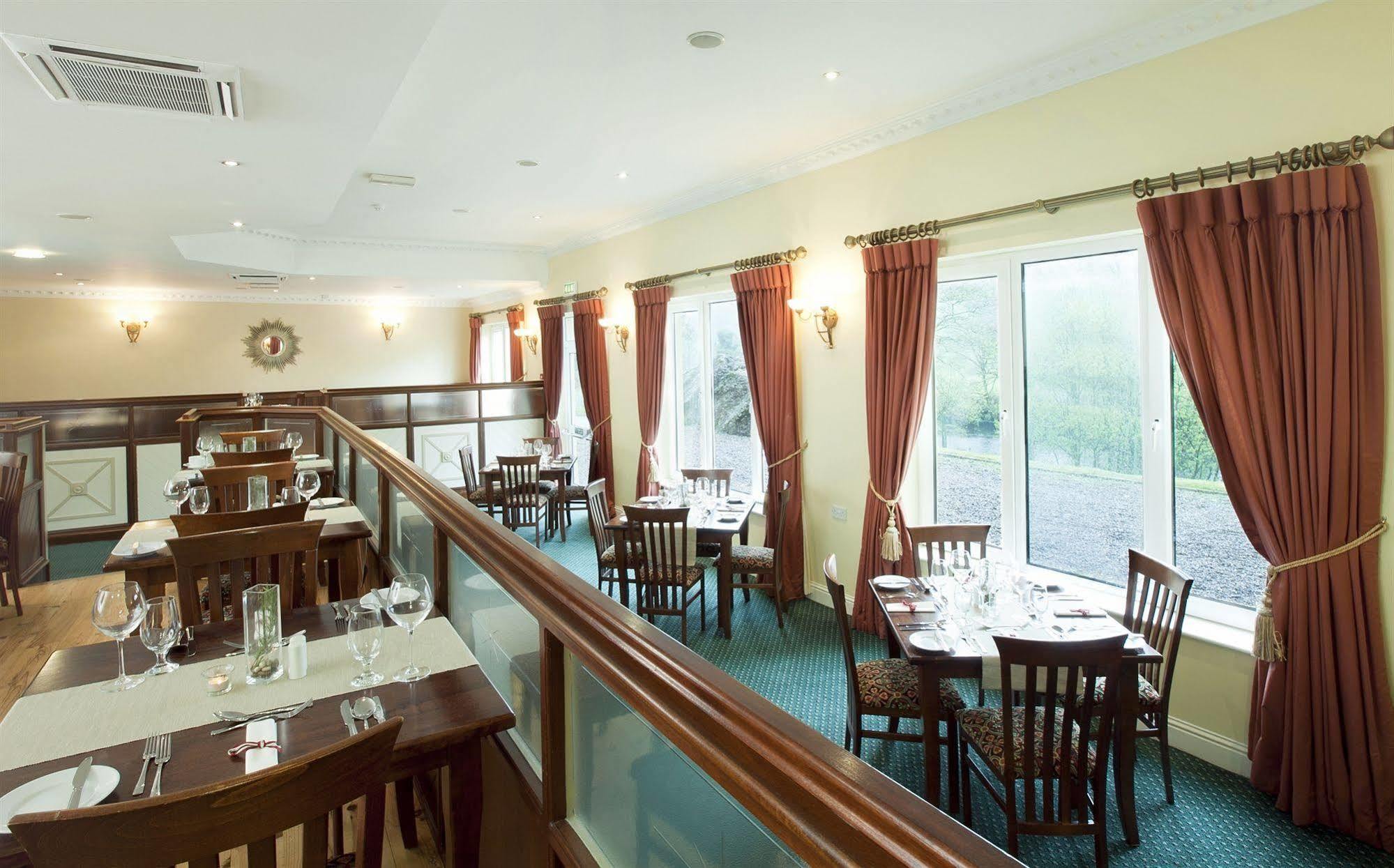 Riverside Park Hotel Macroom Ngoại thất bức ảnh