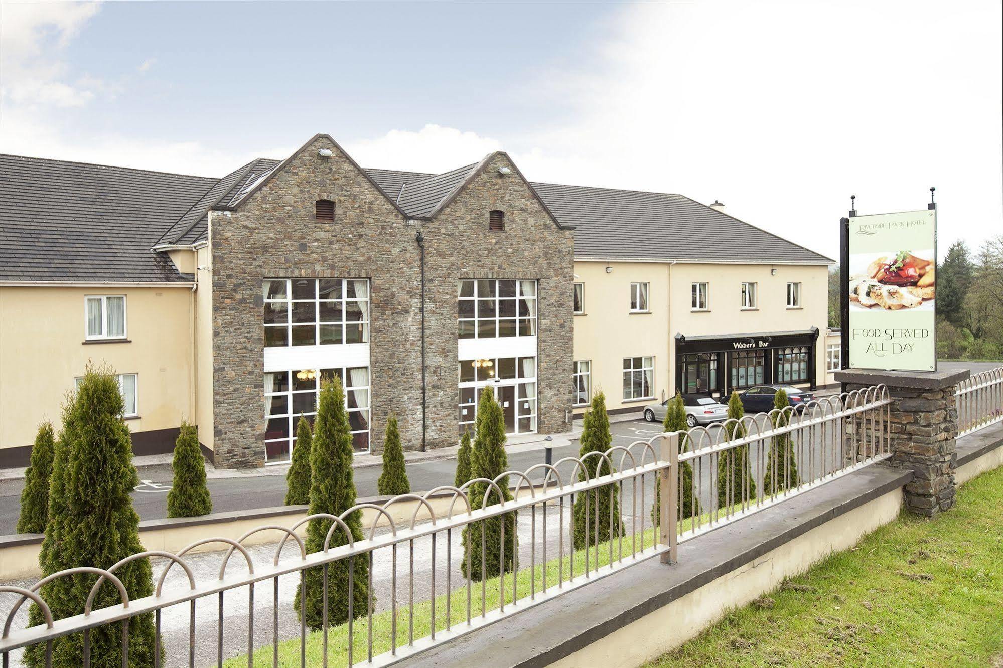 Riverside Park Hotel Macroom Ngoại thất bức ảnh