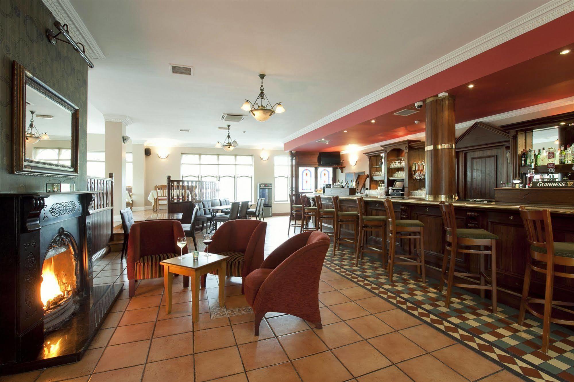 Riverside Park Hotel Macroom Ngoại thất bức ảnh
