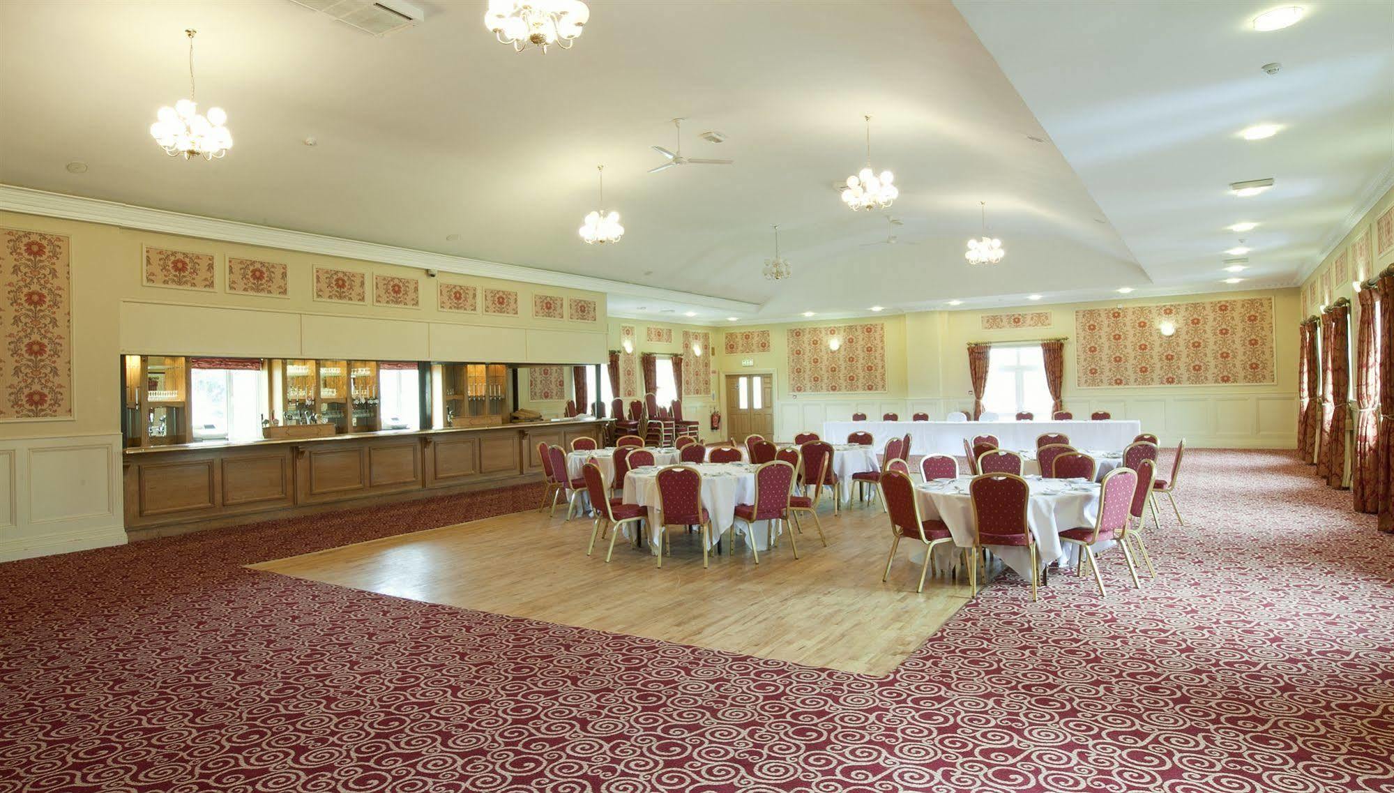Riverside Park Hotel Macroom Ngoại thất bức ảnh
